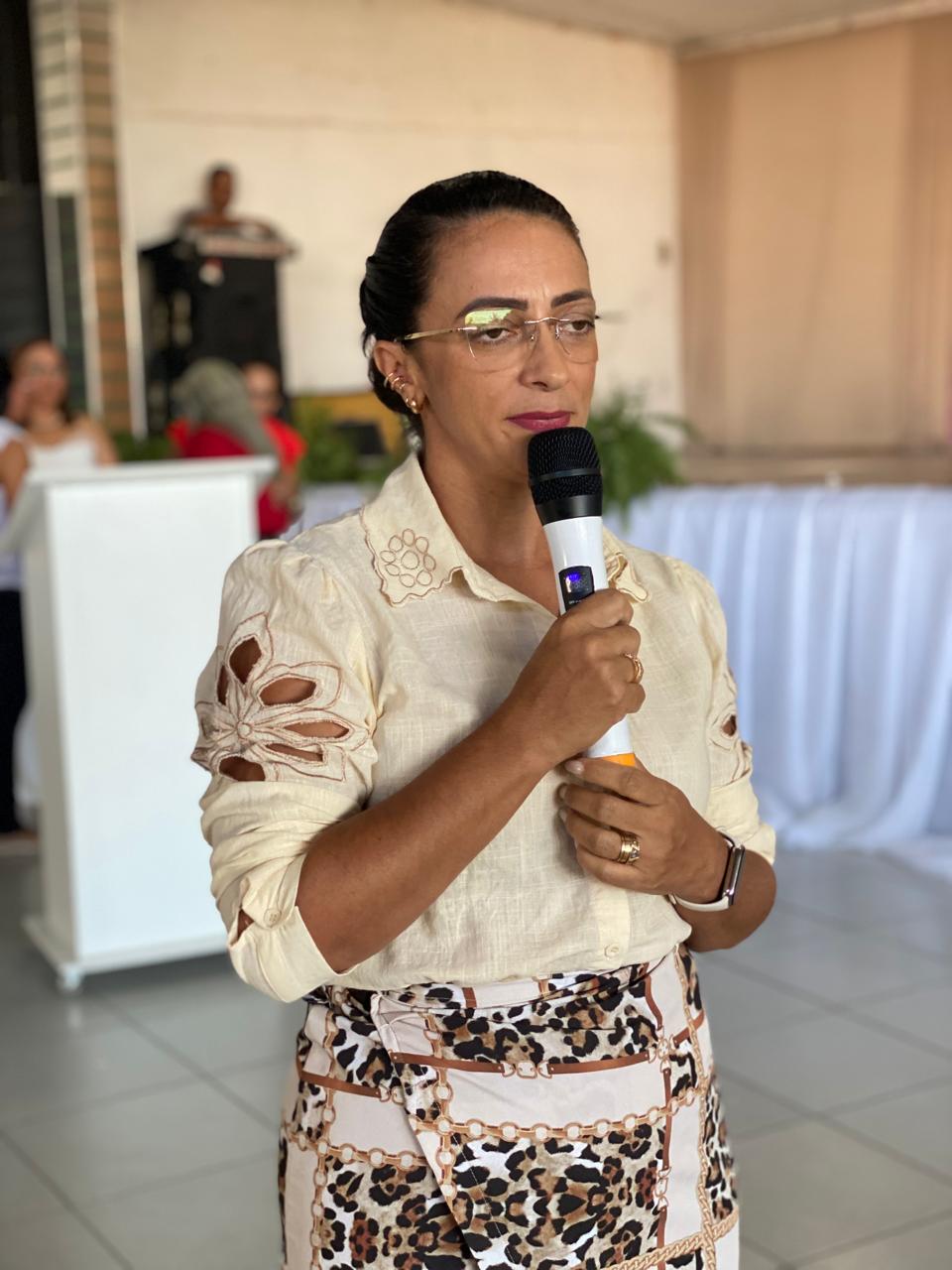 Crisangela Gardenia Cordeiro de Oliveira